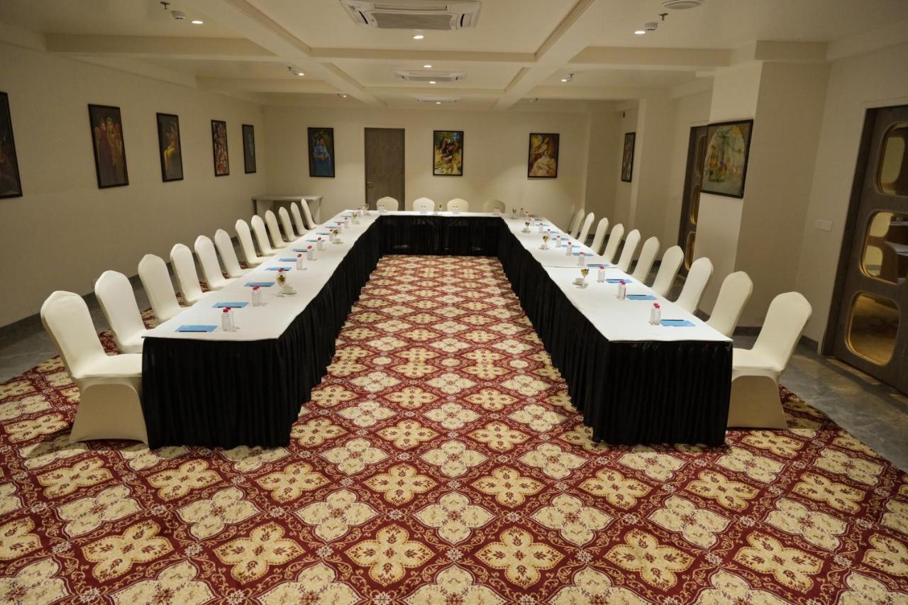 Stardom Resort Jaipur Extérieur photo