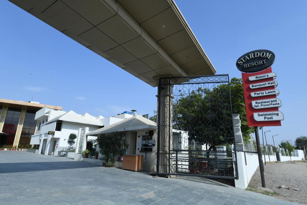 Stardom Resort Jaipur Extérieur photo