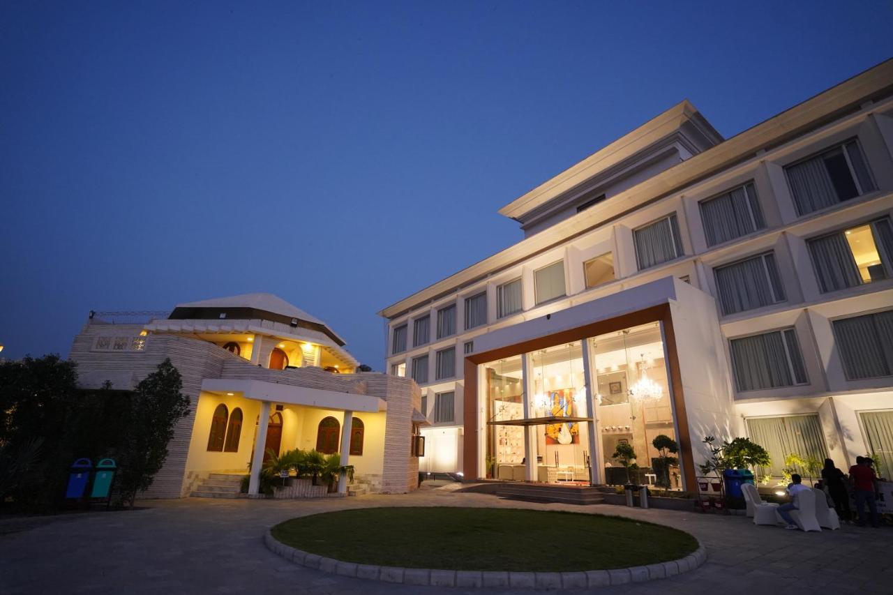 Stardom Resort Jaipur Extérieur photo