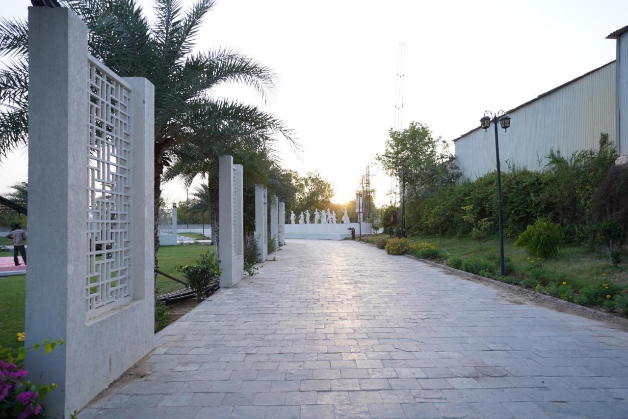 Stardom Resort Jaipur Extérieur photo