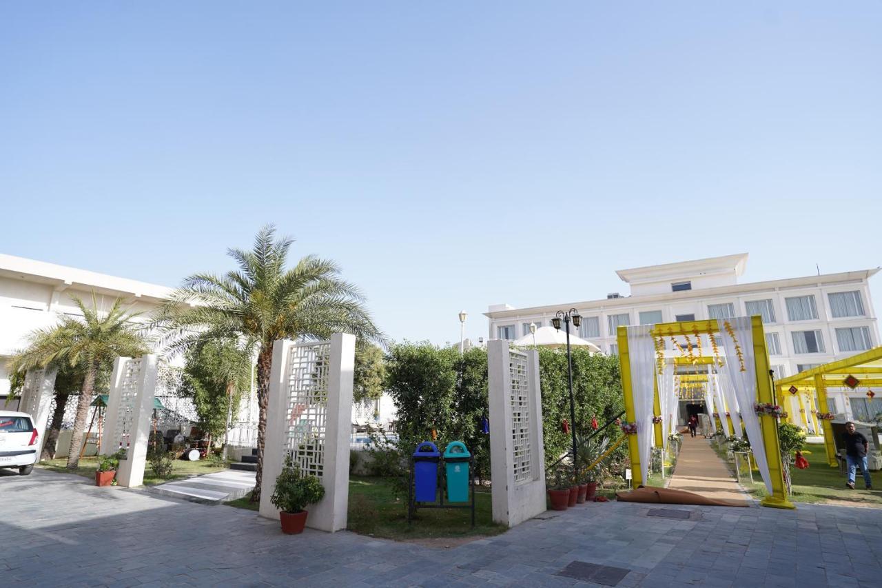 Stardom Resort Jaipur Extérieur photo