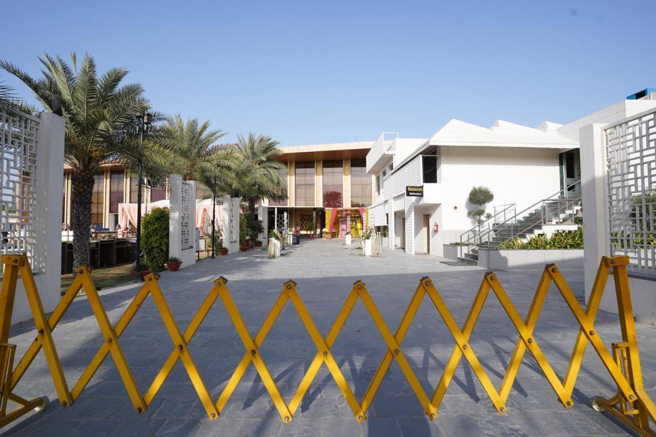 Stardom Resort Jaipur Extérieur photo